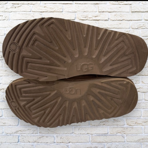 UGG Bailey Bows Tan Boots - Picture 6 of 10